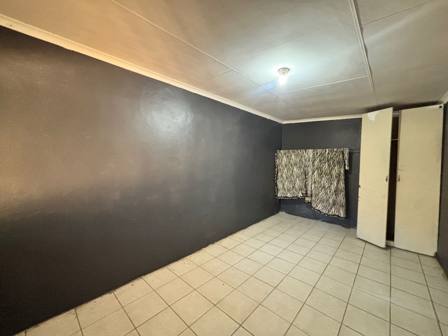 6 Bedroom Property for Sale in Songloed North West